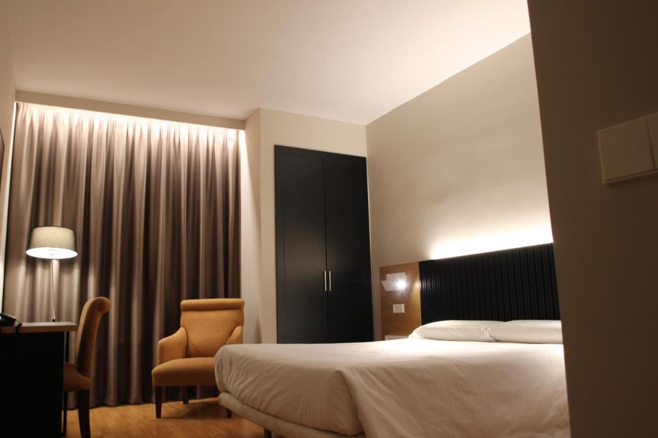 Hotel Alcantara Caces エクステリア 写真