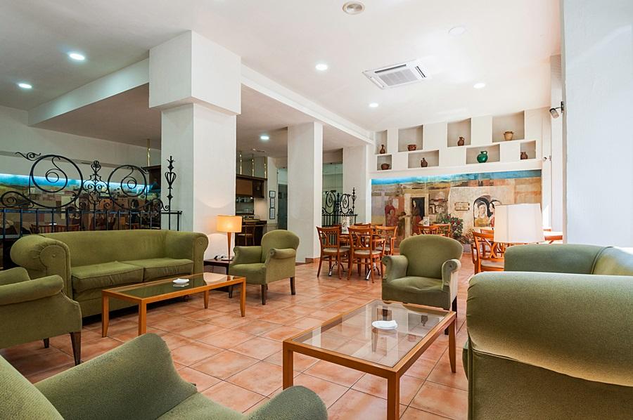 Hotel Alcantara Caces エクステリア 写真