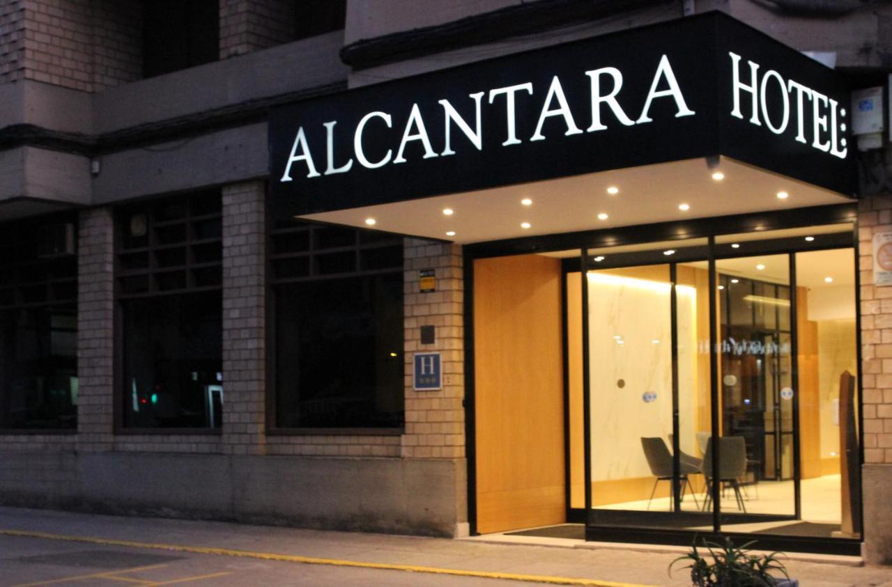 Hotel Alcantara Caces エクステリア 写真