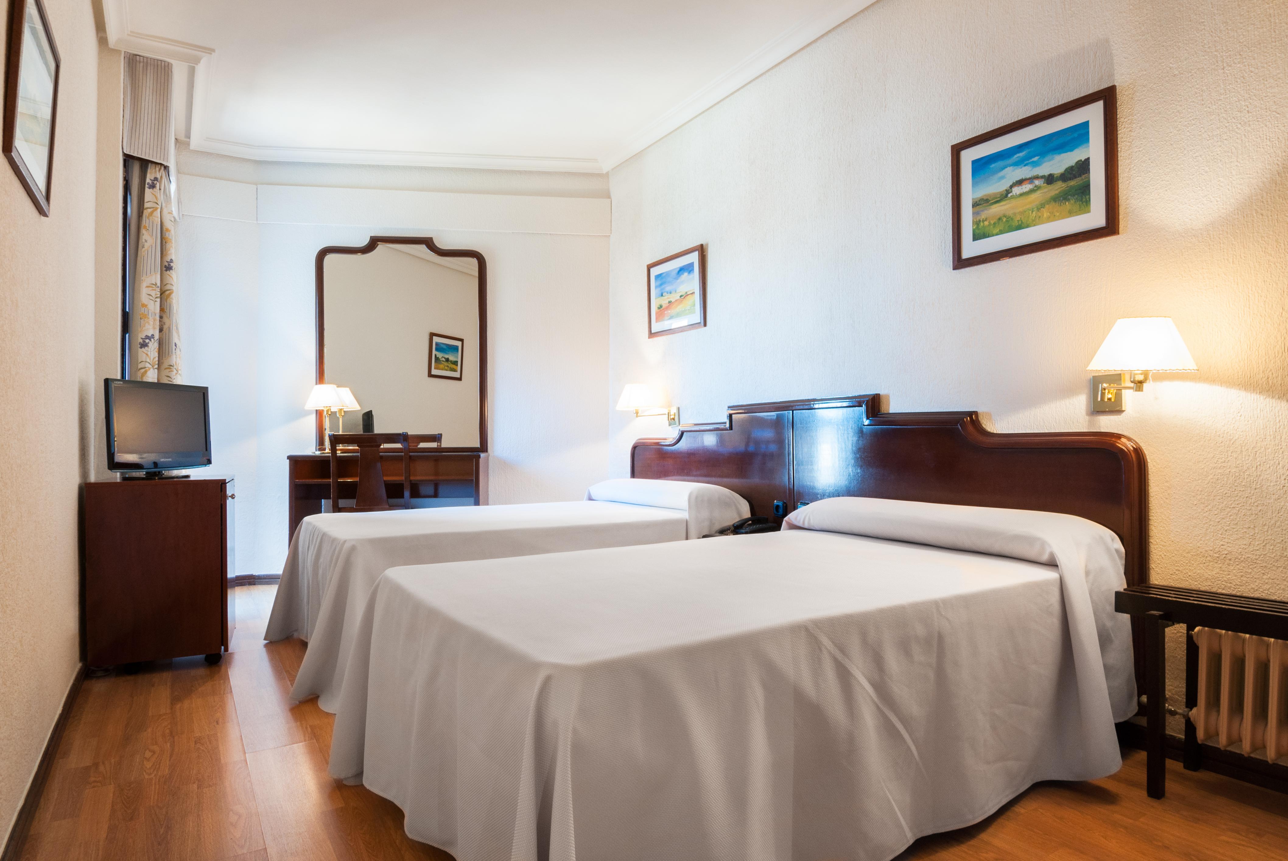 Hotel Alcantara Caces エクステリア 写真