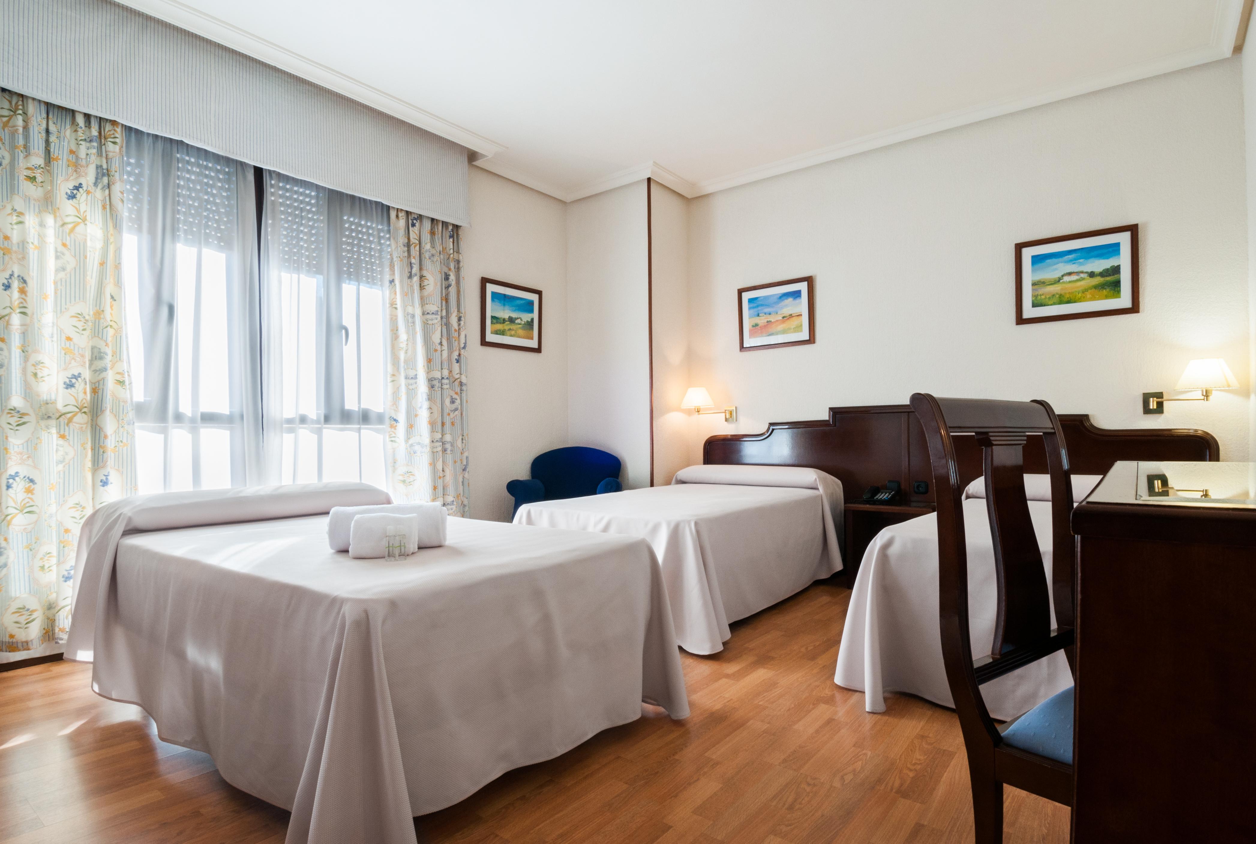 Hotel Alcantara Caces エクステリア 写真